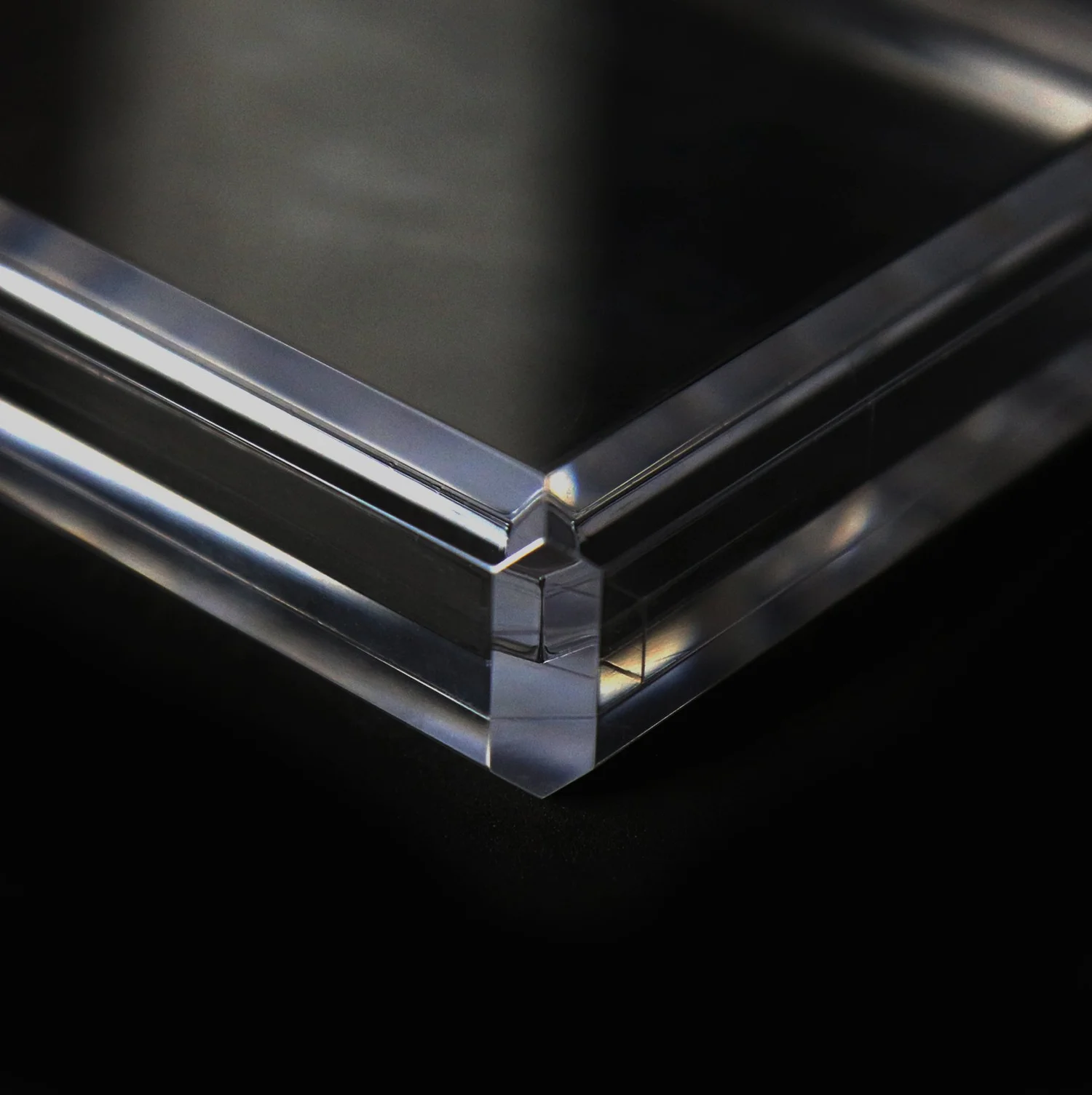 Détail de l’angle prismatique Monolithe